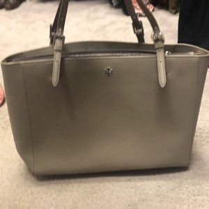 Gray tote bag